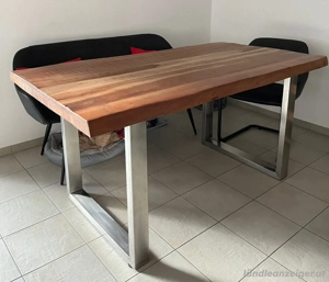 Esstisch aus Echtholz