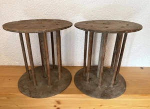 Alte große Holzspulen