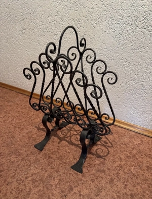 Schmiedeeiserner Zeitungsständer