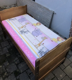 Kinderbett aus Vollholz Bild 2