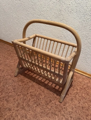 Zeitungsständer aus Bambus