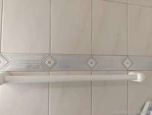 verschenke Badezimmer Hochschrank, Waschtischunterscharnk u. Waschbecken Bild 3