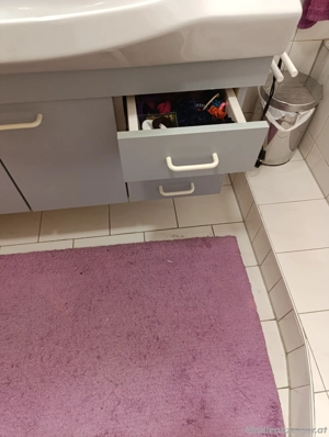 verschenke Badezimmer Hochschrank, Waschtischunterscharnk u. Waschbecken Bild 5