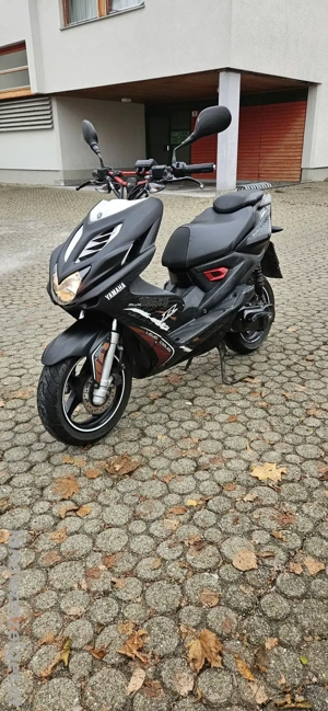 Yamaha Aerox Naked 50ccm Bild 4