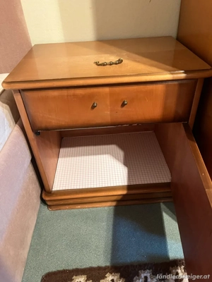 Ein Nachtkästchen Bild 3