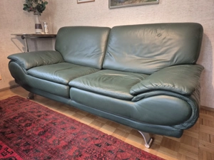 Sehr gut erhaltene Echt-Leder Couch-Garnitur mit Drehstühlen und Fußauflage Bild 2