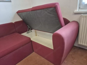 Couch mit sechs Polster, ausziehbar, mit zusätzlichem Bettkasten Hocker und Couchtisch Bild 2