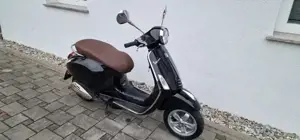 Verkaufe eine Vespa Primavera 50 2T in Schwarz