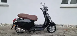 Verkaufe eine Vespa Primavera 50 2T in Schwarz Bild 3