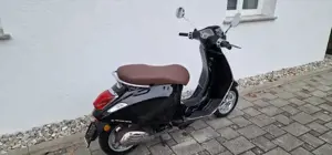 Verkaufe eine Vespa Primavera 50 2T in Schwarz Bild 2