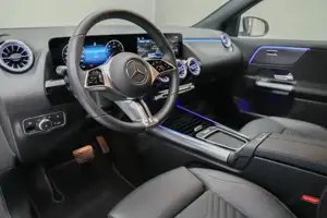 Mercedes-Benz GLA 200 d 4MATIC W-Paket Navi LM ACC KAM SpurW Bild 9