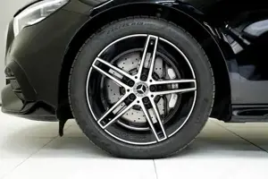 Mercedes-Benz E 300 de 4MATIC mit EQ Hybrid Technologie T-Modell Bild 7
