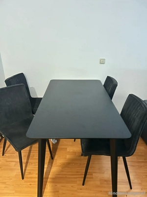 Essganitur- Ein Tisch und 4 Stühle Bild 4