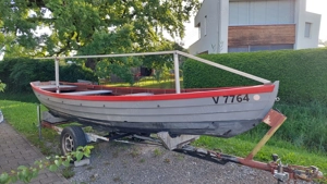Holzboot (ohne Hänger)
