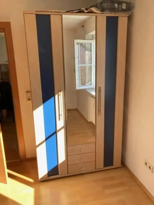 Regal und 2 Kleiderkasten zu verschenken Bild 2