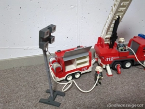 Feuerwehr Auto Playmobil Kinderspielzeug  Bild 3