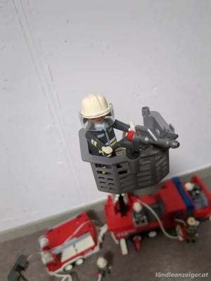 Feuerwehr Auto Playmobil Kinderspielzeug  Bild 4