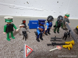 Polizei Auto mit Zubehör Playmobil  Bild 3