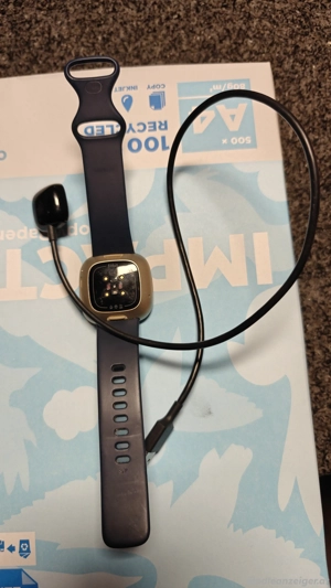 Fitbit Versa 3 Fitnessuhr Bild 3