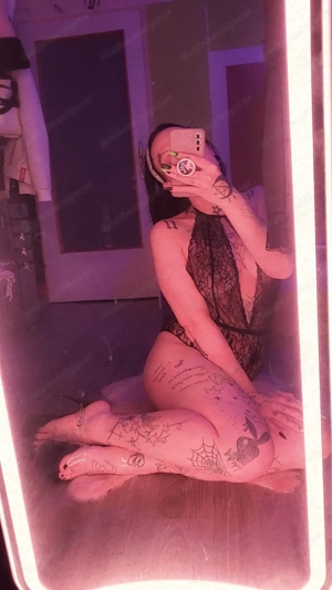 Goth Kitty bietet dir heißes ....  Bild 3