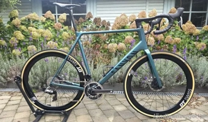 Canyon Ultimate CF SLX 9 Disc eTap 2021 (Gewicht: ca. 7,2 kg)