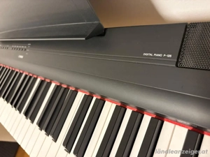 Yamaha P-125 Set   Digitalpiano mit Ständer und 3-Pedal-System Bild 3