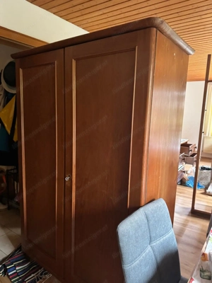 Kleiderkasten  Bild 2