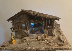 Weihnachtskrippe incl Figuren 40x60 cm 
