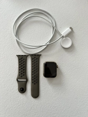 Apple Watch Series 8 Edelstahl Gold Bild 2