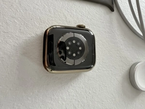Apple Watch Series 8 Edelstahl Gold Bild 6