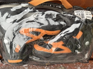 1 Paar Schlittschuhe Größe 32-35 zu verschenken 