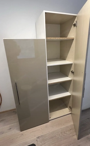 Kleiderschrank bzw. Vorratsschrank braun hochglanz Bild 2