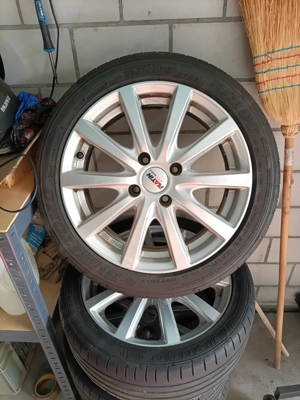 Schöne Alu Felgen mit guten Sommerreifen Bild 3