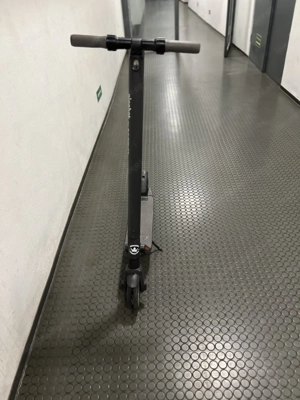 Segway Ninebot KickScooter ES2 E-Scooter   Dunkelgrau Bild 4
