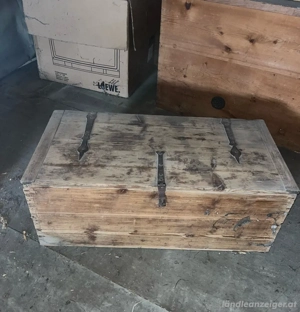 Holztruhe massiv