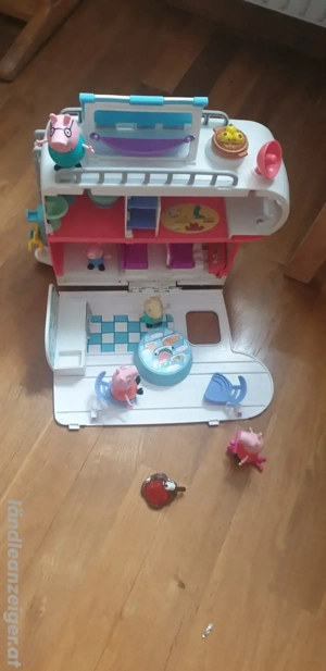 Hasbro Peppa Wutz Wohnmobil 