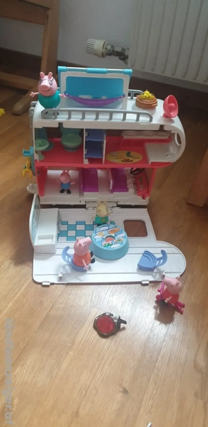 Hasbro Peppa Wutz Wohnmobil  Bild 3