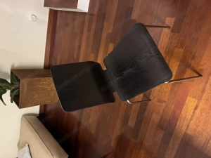 Schwarzer Stuhl Bild 2