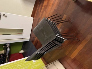 Schwarzer Stuhl Bild 4