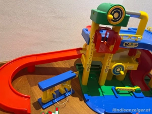 Parkgarage von Wader mit Straßensystem und Autos Bild 2