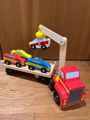 Autotransporter aus Holz mit magnetischem Kran und 4 Autos Bild 2