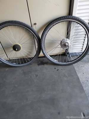 E Bike Hinterrad und Vorderrad  Bild 4
