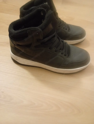 1 Monat alte Fila Boots