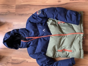 Verkaufe eine Kinderwinterjacke und -stiefel. Geeignet für Kinder von 9-10 Jahren. Guter Zustand. Bild 3