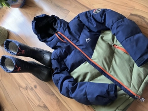 Verkaufe eine Kinderwinterjacke und -stiefel. Geeignet für Kinder von 9-10 Jahren. Guter Zustand.