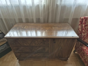 Antike Kommode mit Glasplatte Bild 2