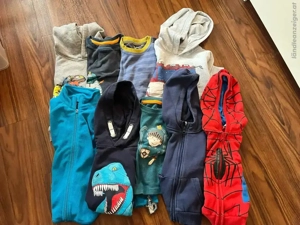 Kleidungspaket Gr 98 Bild 2