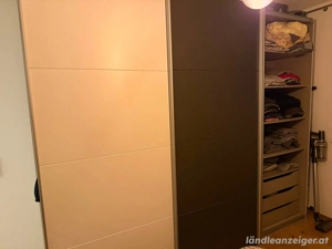 Schlafzimmerschrank mit Schwebetüren