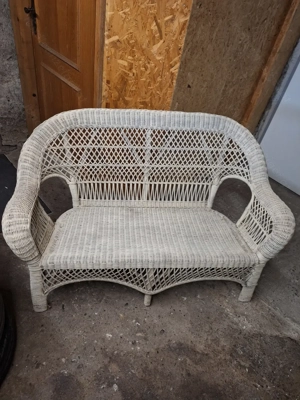 Türe und Fenster und Rattansitzbank gratis abzugeben Bild 2