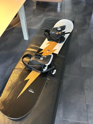 Snowboard SHREDDER  153 cm mit Bindung  Bild 3